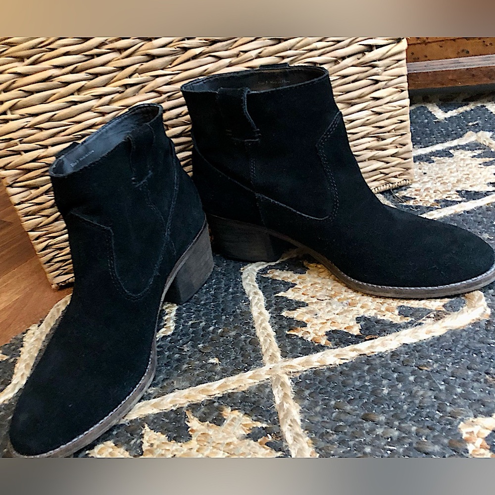 Dolce Vita Size Black Suede Booties - Picture 5 of 7